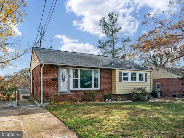 8305 Donoghue Dr, Hyattsville, MD 20784