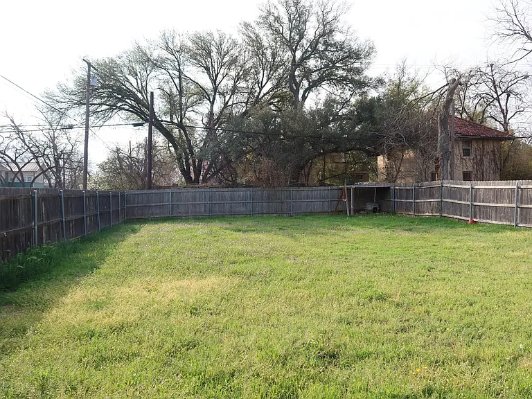 2200 Parrott Ave — Photo 20