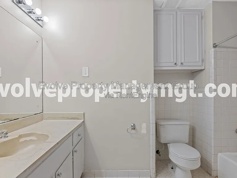 5331 Pipers Gap Dr — Photo 16