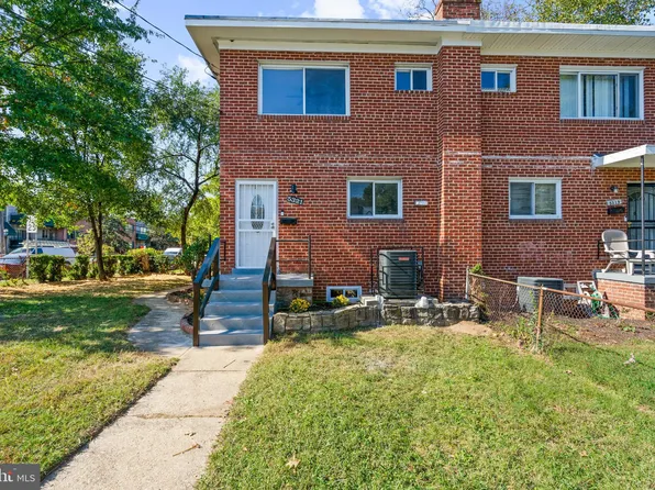 5321 Deal Dr, Oxon Hill, MD 20745