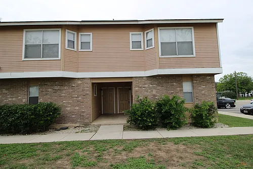 945 Schertz Pkwy #4 Photo 1