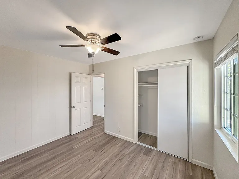 839 N Midway Dr — Photo 11