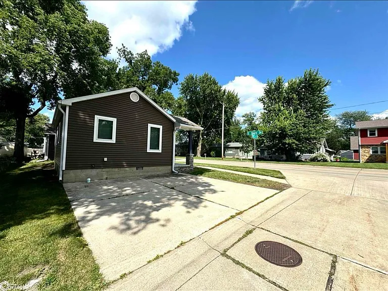 1407 S Shore Dr — Photo 3