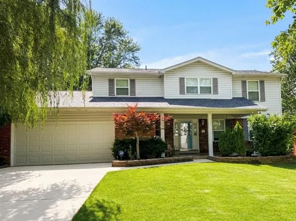 334 Clayton Oaks Dr, Ballwin, MO 63011