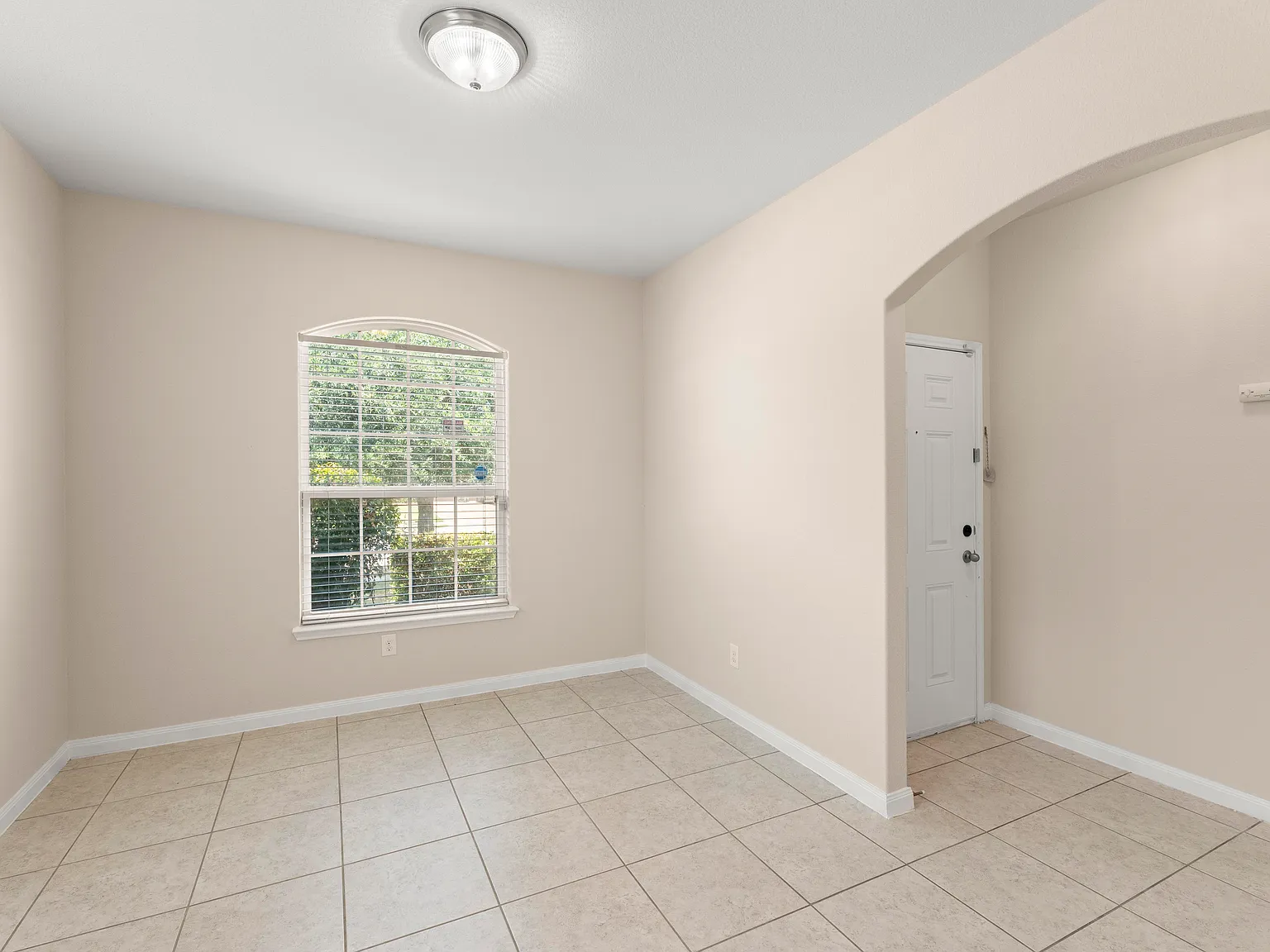 3 bed, 1608 sqft, $2,200 — Photo 4