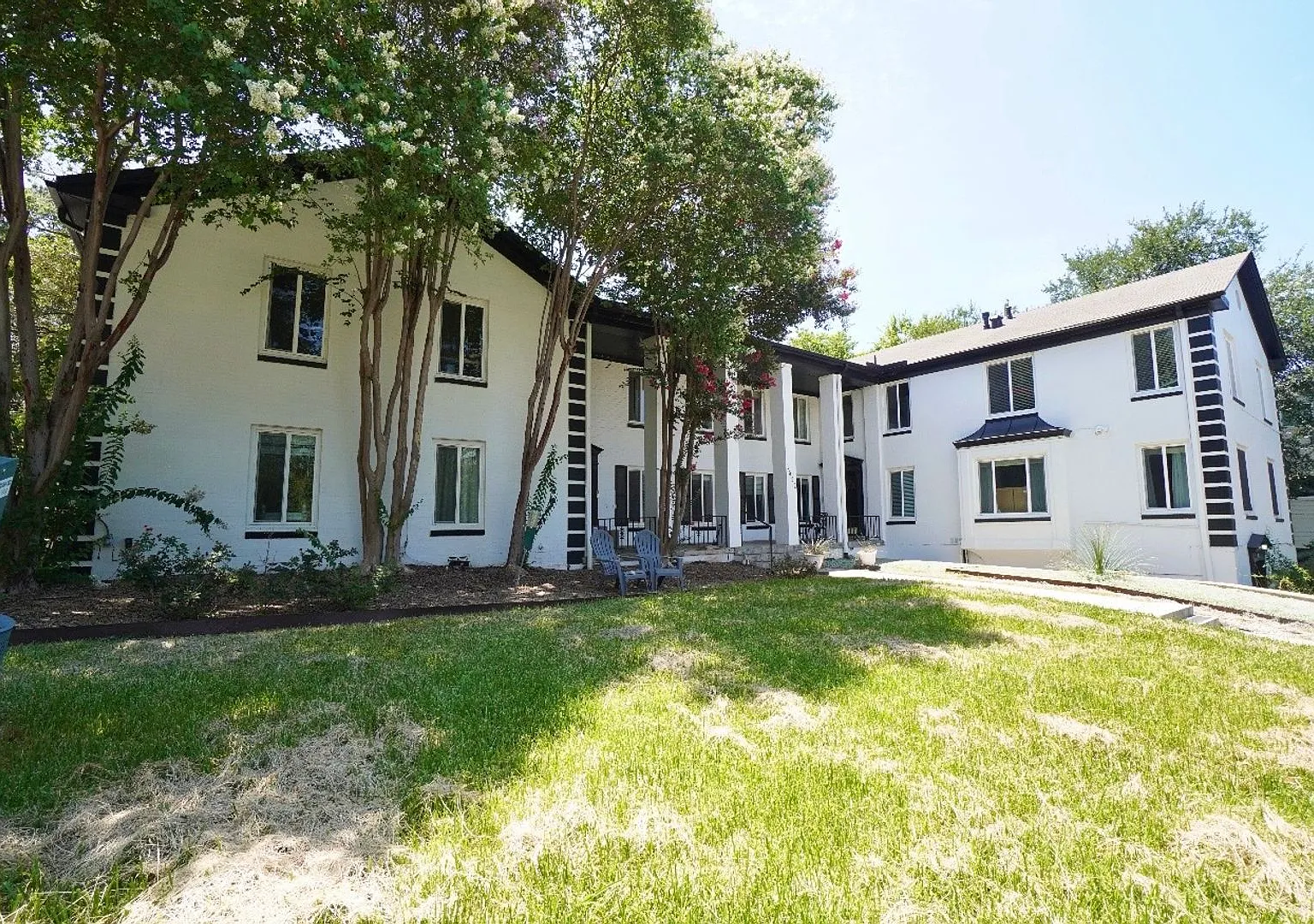 Charming 2 Bed / 1 Bath Apartment in the Heart of Austin, TX — Photo 2