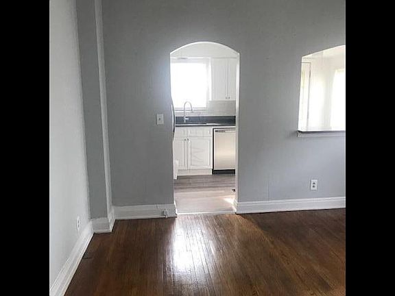 4th image of 103 E Lakeview Ave