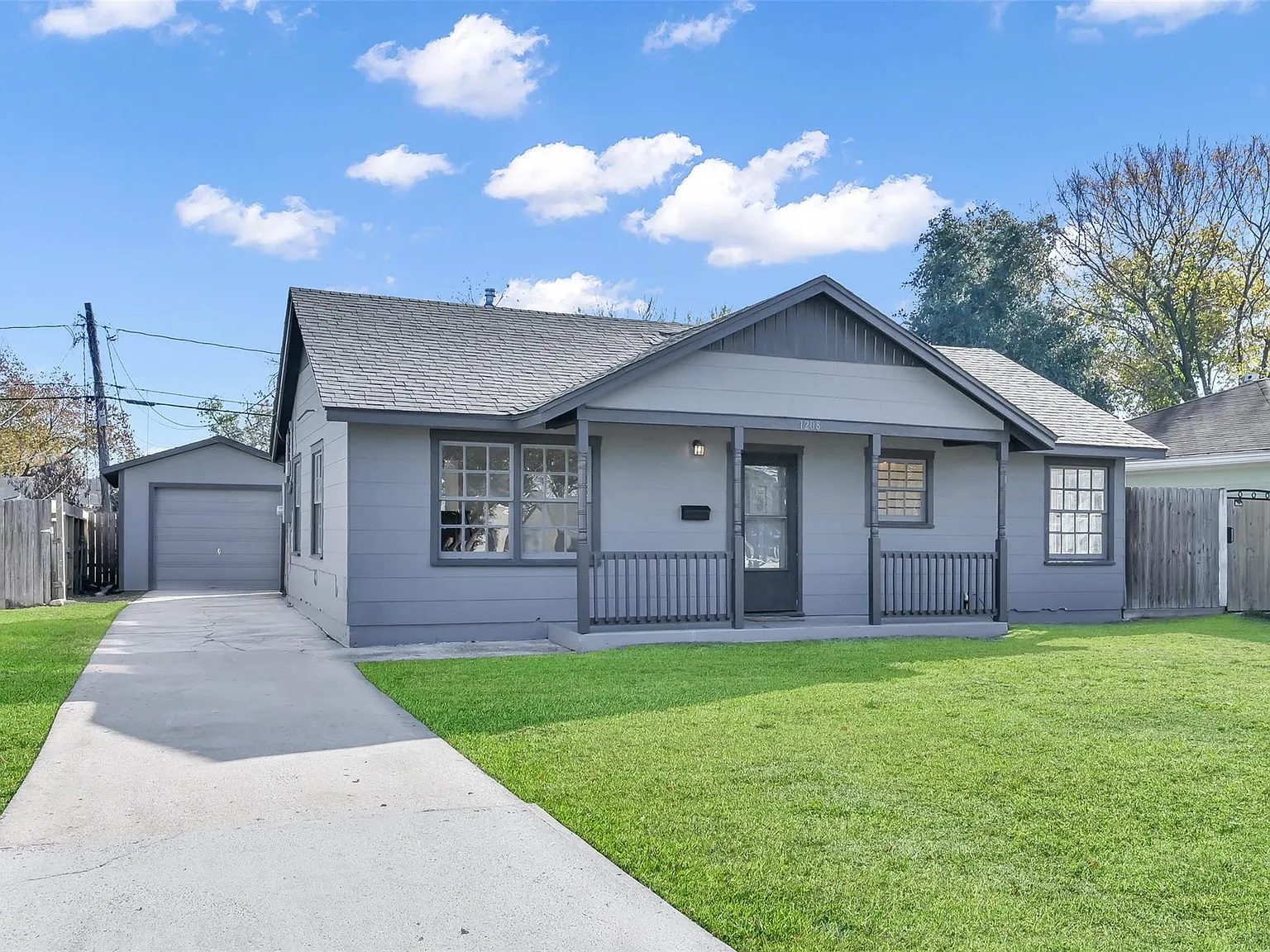 3 bed, 1.0 bath, 851 sqft, $1,550 — Photo 2