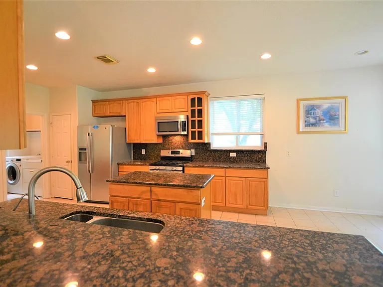 12110 Laurel Ct — Photo 8