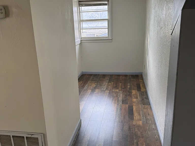 701 1/2 Broad St #C — Photo 7