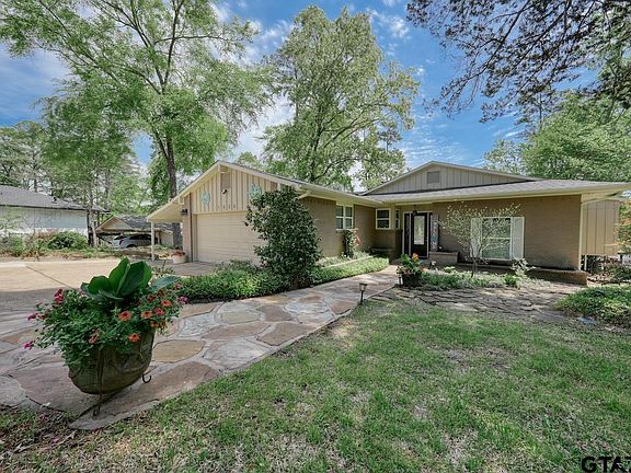 3rd image of 1535 Tanglewood Dr E