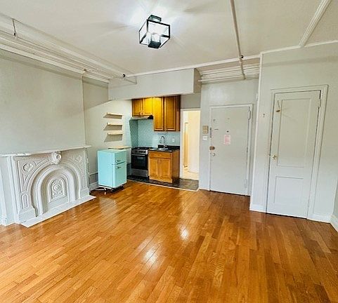 2nd image of 558 Washington Ave APT 3