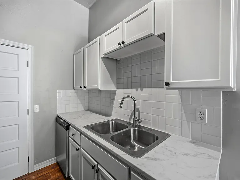 2483 Thurman Ave #1 — Photo 6