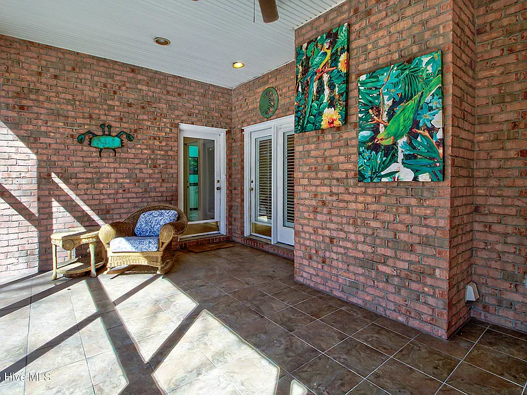 613 Clarendon Ave — Photo 52
