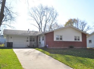 705 Edgemont Ln, Hoffman Estates, IL 60169