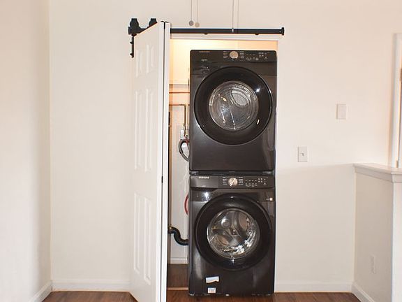 3rd image of 1535 Poplar Dr APT 24