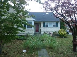 3 Sayles St, Cos Cob, CT 06807