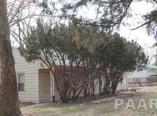 1420 W Shenandoah Dr, Peoria, IL 61614