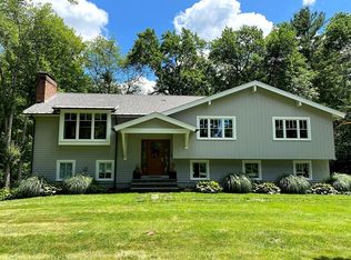 16 Woodridge Rd, Dover, MA 02030