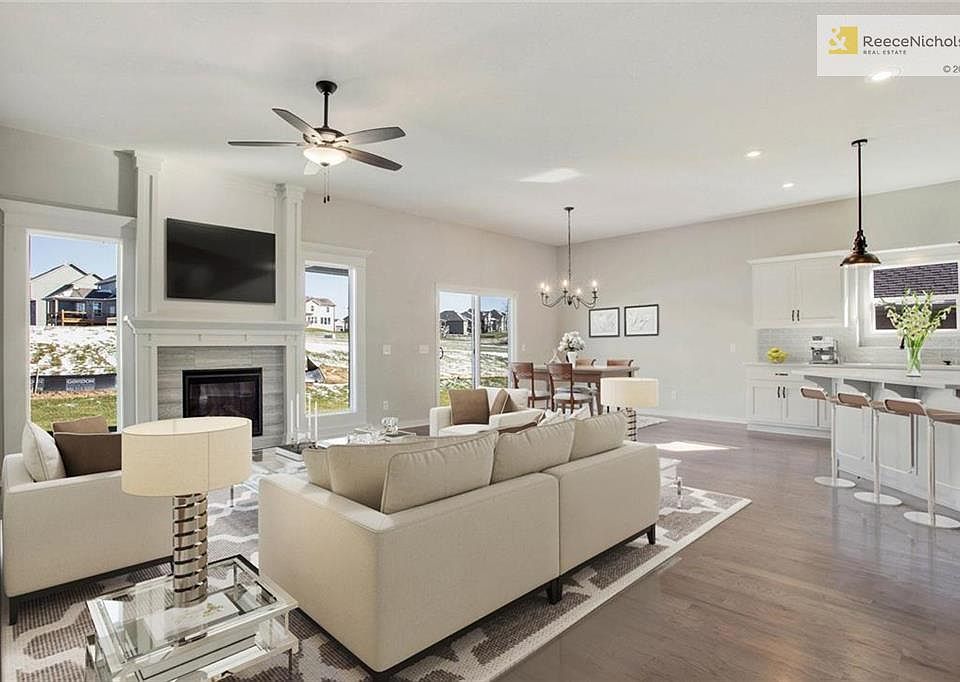 Open Spacious Living Floor Plan * Virtual furniture