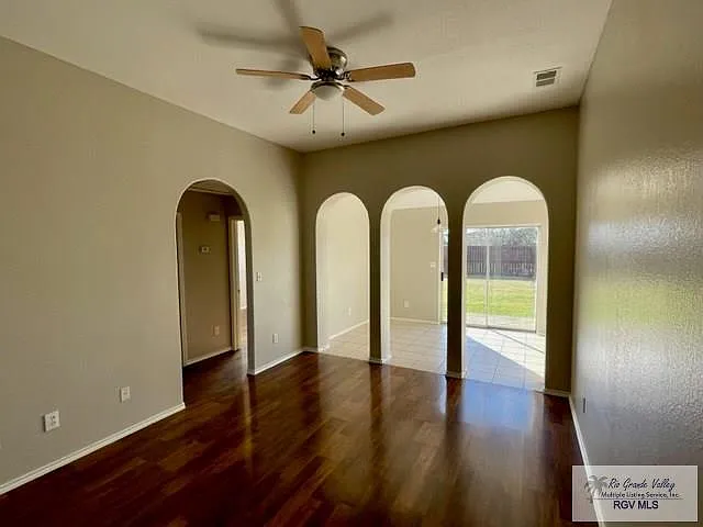 3 bed, 2.0 bath, 1034 sqft, $1,550 — Photo 4