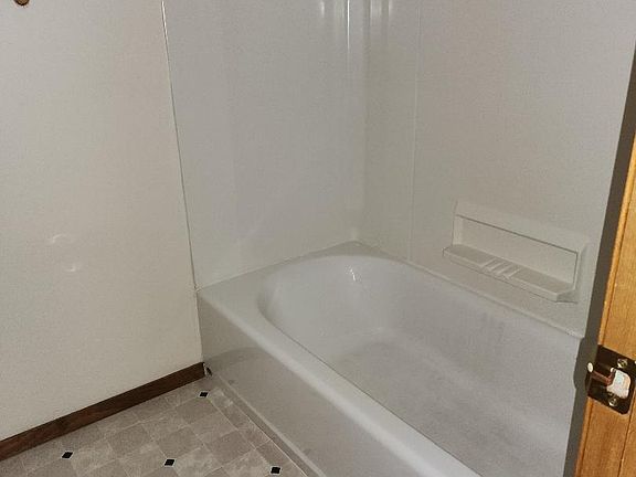 4th image of 713 Fairmont Dr APT 1C