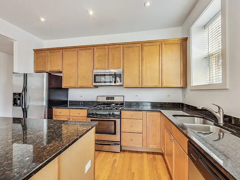 2459 W Augusta Blvd #2 — Photo 22