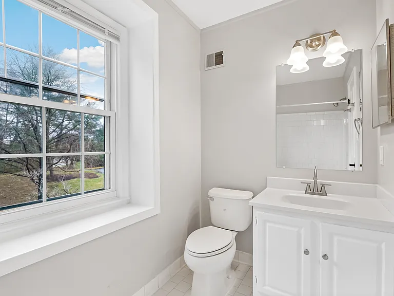 10106 Bosworth Ct — Photo 16