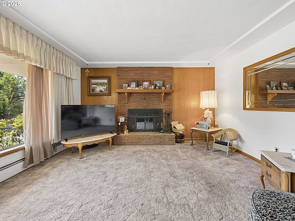 3rd image of 709 NE 107th Pl