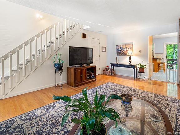 5th image of 223 Flanders Rd APT 7