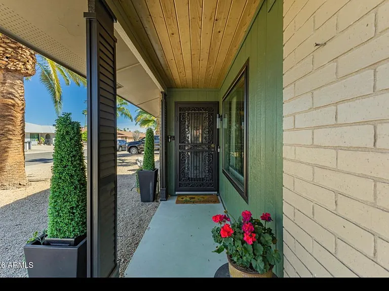 13139 W Seville Dr — Photo 2