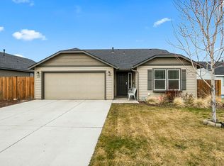 2211 NE 3rd St, Redmond, OR 97756