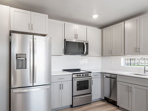 5th image of 542 N Mule Deer Pl #184