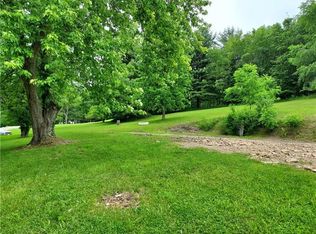 1035 Hickory Ct, Jeannette, PA 15644
