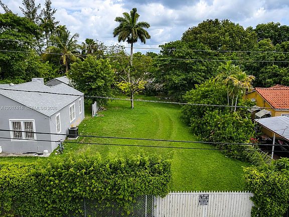 4th image of 1555 NW 26th St
