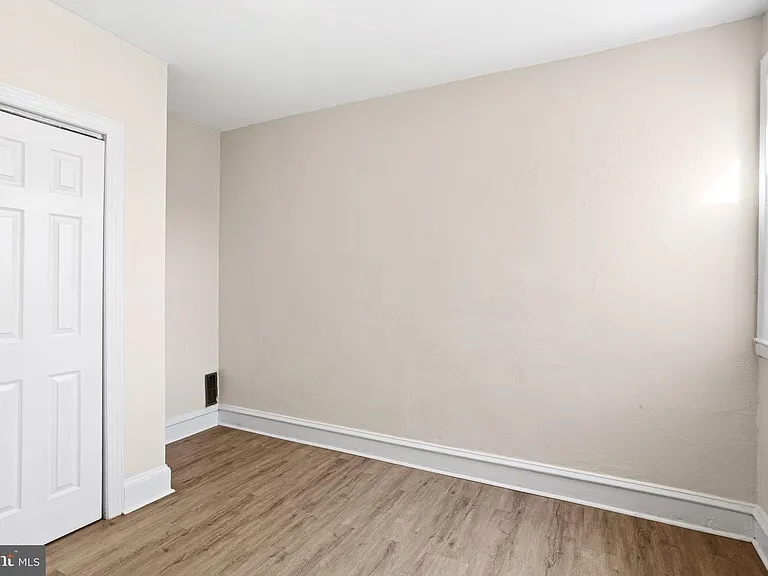 2420 W Jefferson St — Photo 11
