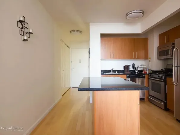 20 West Street image 2 of 5