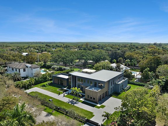 4th image of 5900 SW 129th Ter