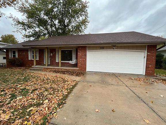 Fall view front of house