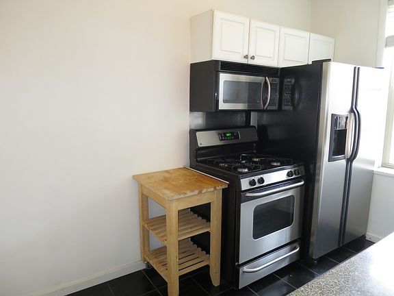 Kitchen with Gas range