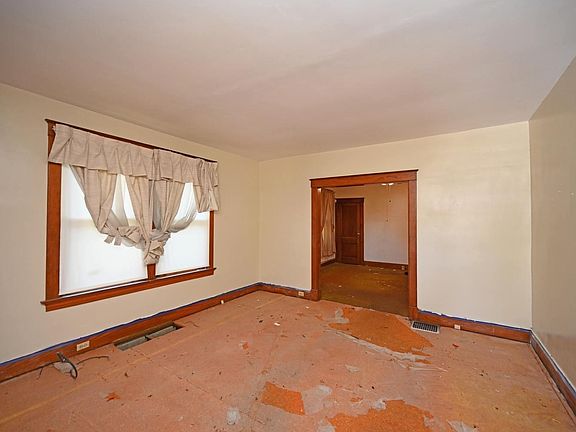4th image of 1653 California Ave
