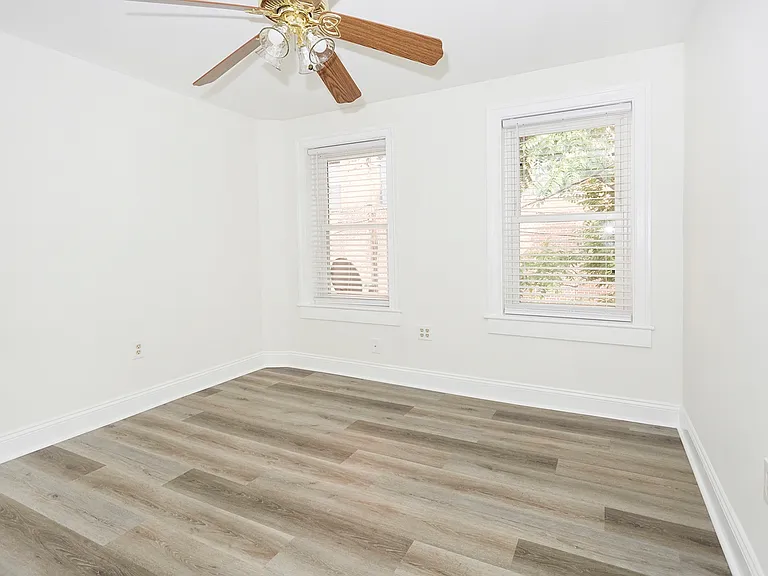 1141 W Hamburg St — Photo 30