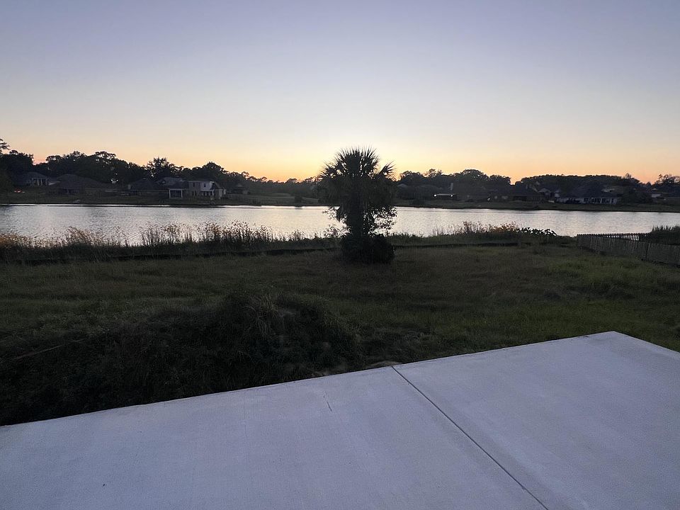 2nd image of 16741 Edgewater Cir