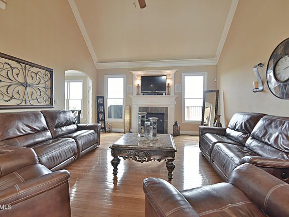 4th image of 120 Mountain Dr