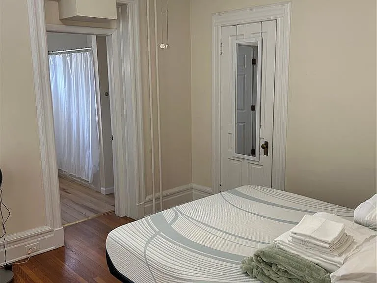 210 E Goepp St — Photo 10