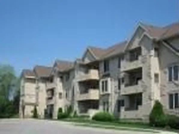 2912 N University Dr, Waukesha, WI 53188