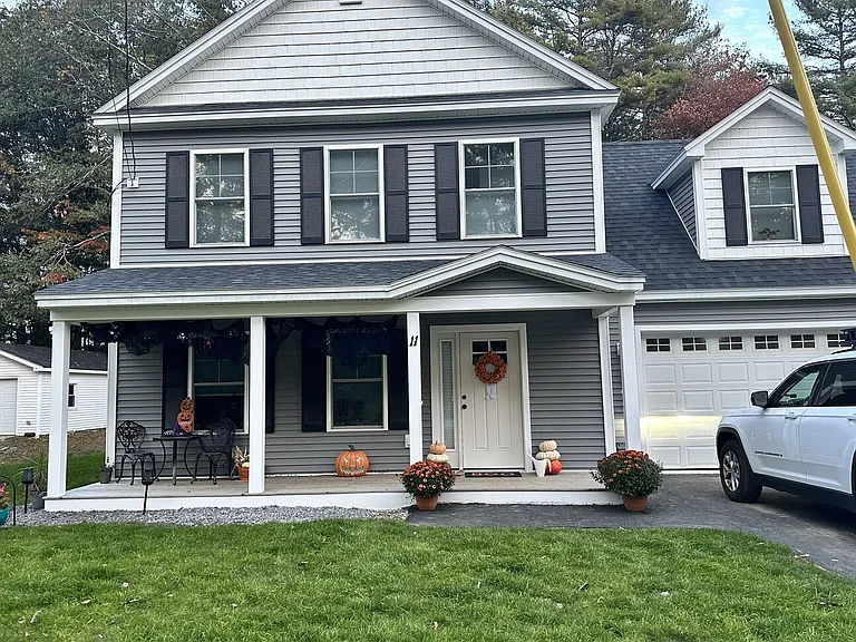 Neptune Dr — Photo 1