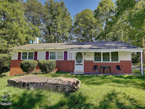 3rd image of 555 Reynolds St