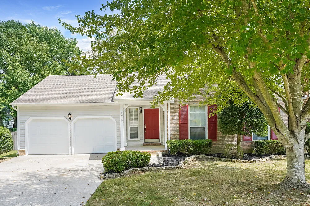 3 bed, 2.0 bath, 1362 sqft, $2,145 — Photo 1