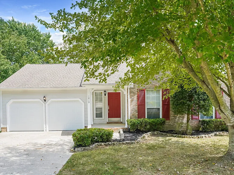 1019 Cedar Creek Village Rd — Photo 1